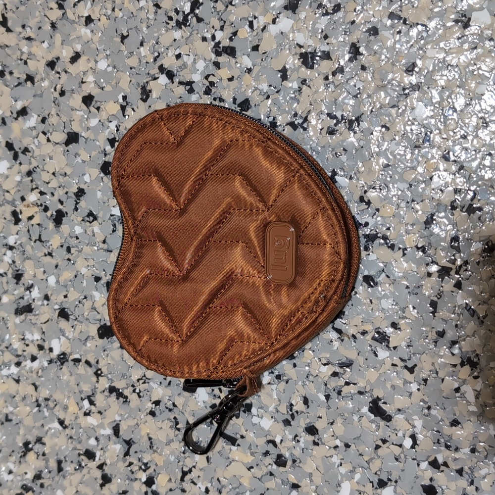 lug Heart Pouch